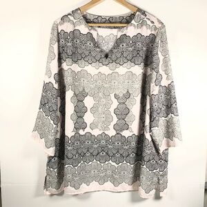 Violet + Claire 2X boho chic v-neck flowy blouse pink/grey floral medallions